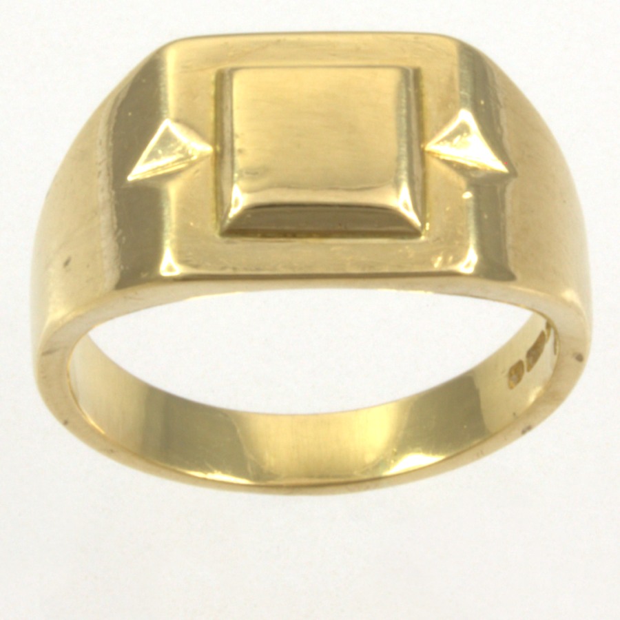 18ct gold 5.7g Signet Ring size G